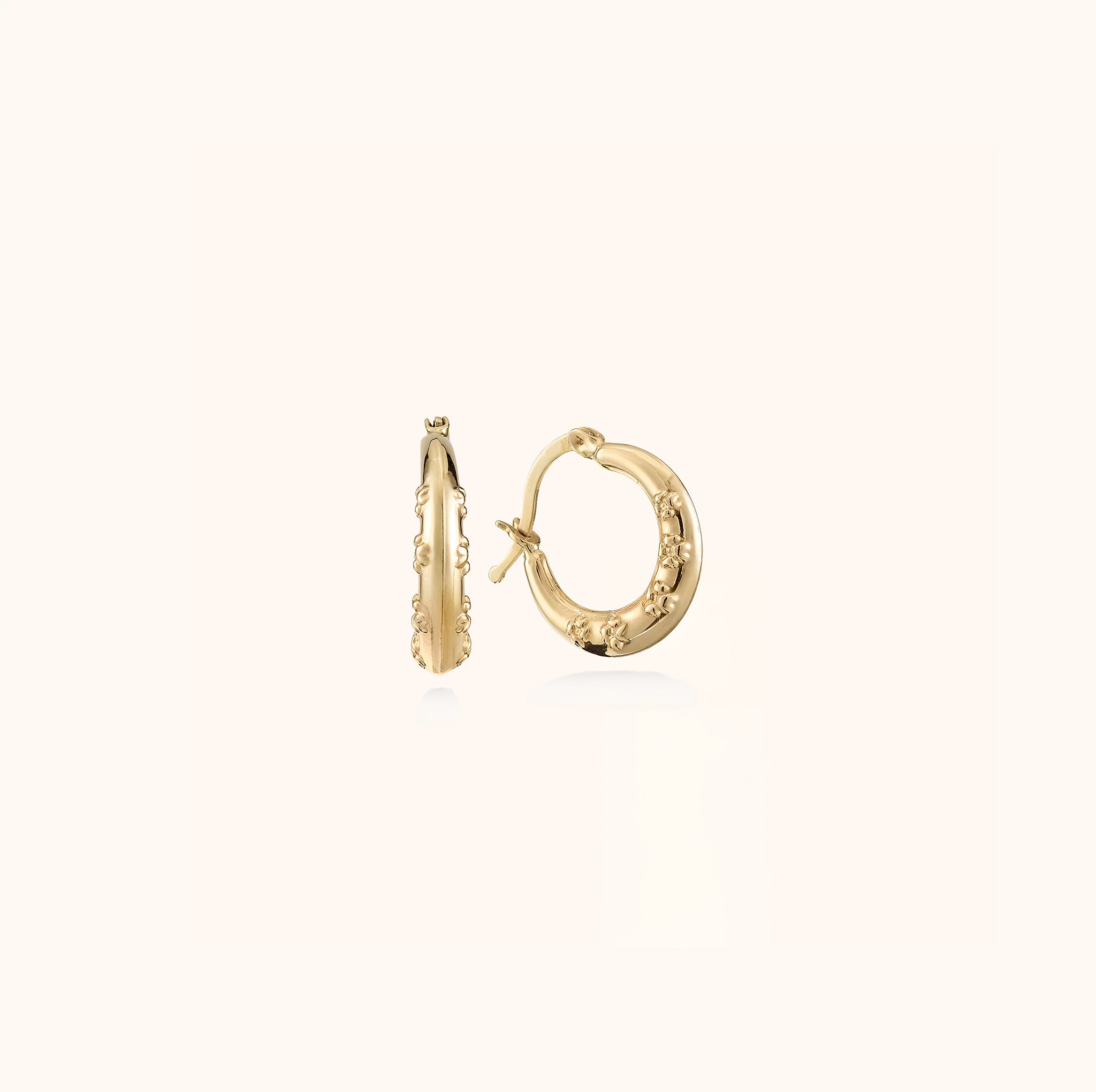 Kabartma Figürlü Modern Halka Küpe