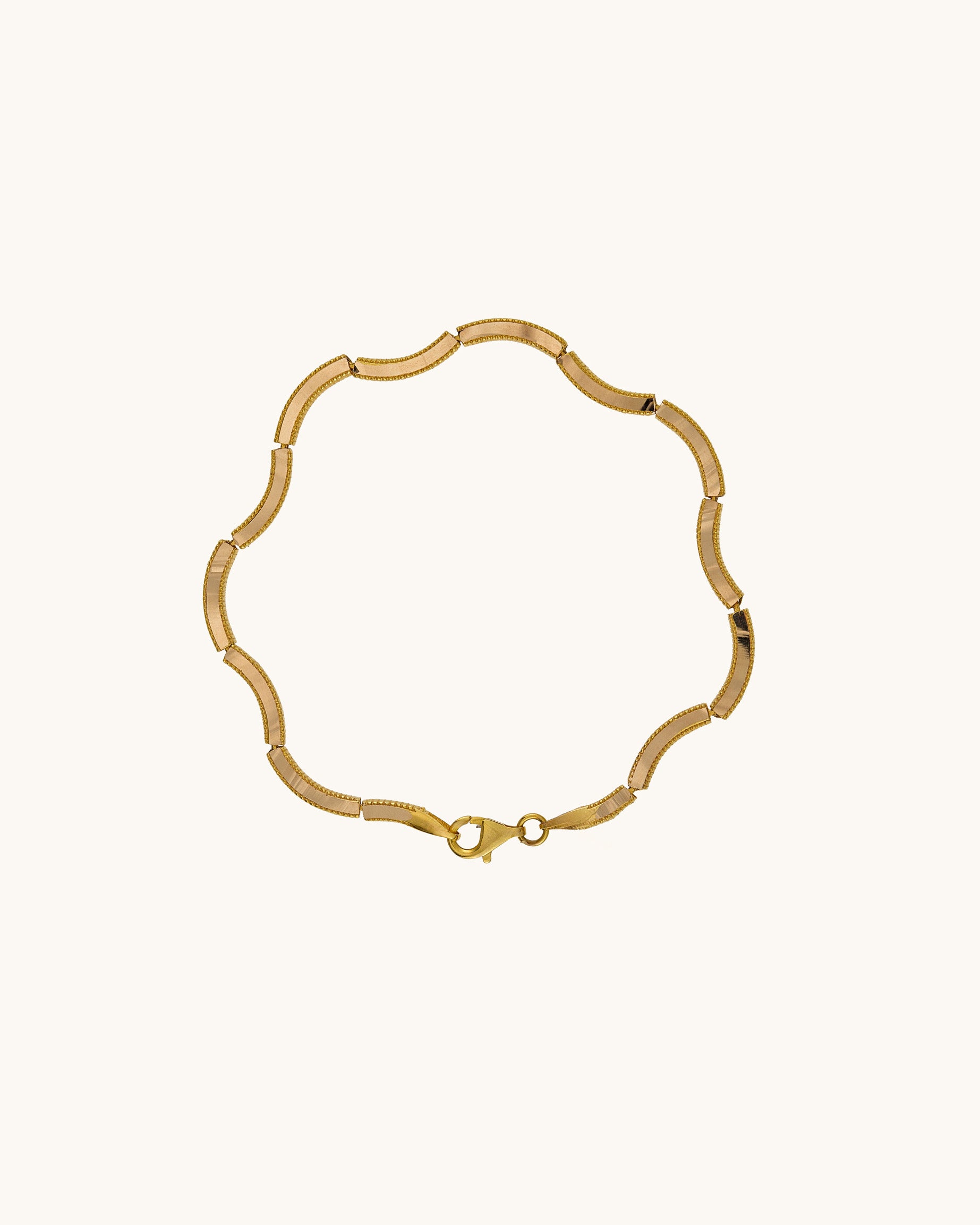 Dalgalı Formlu Modern Bileklik