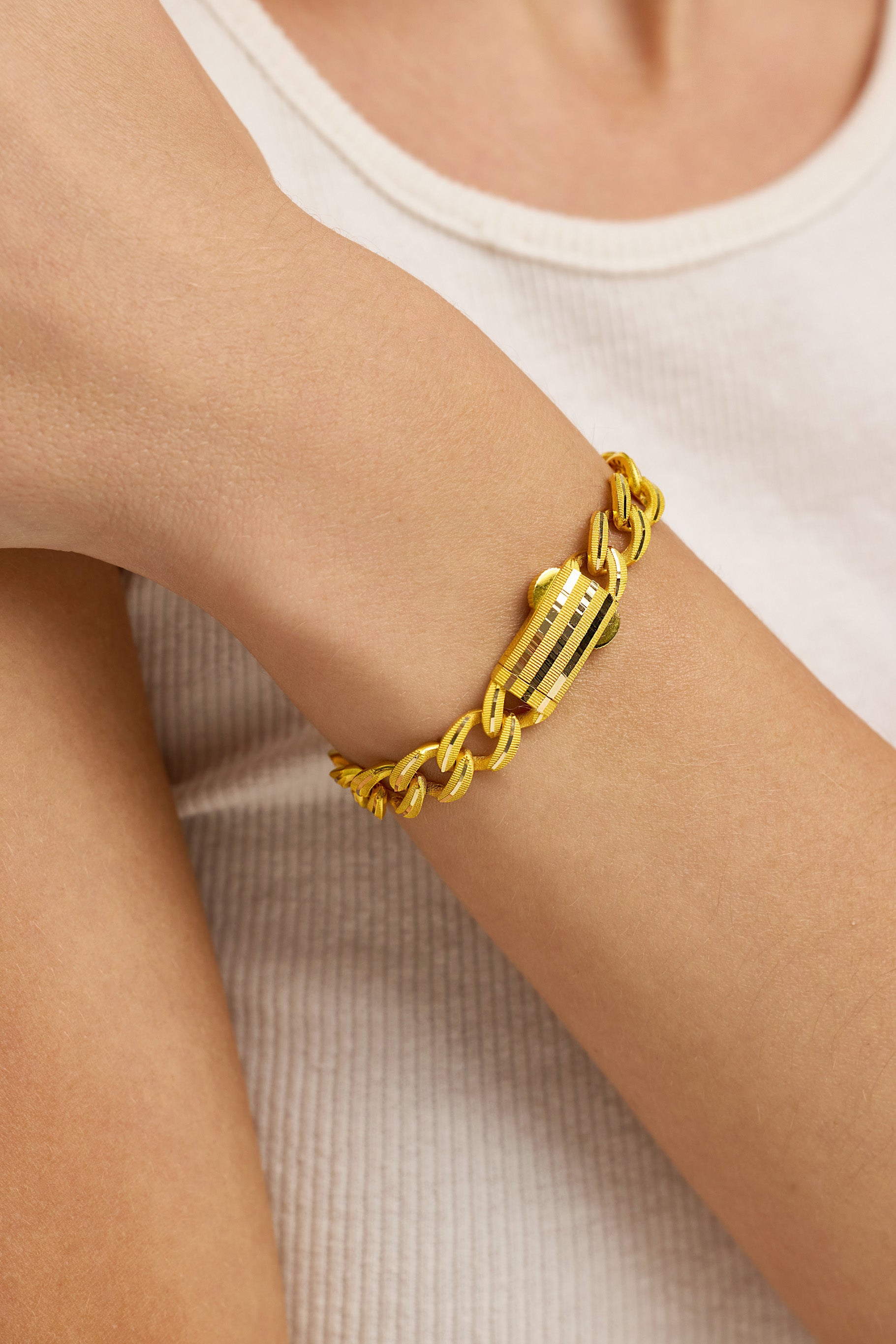 Çizgi Dokulu Zincir Bileklik