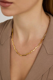 Altın Dalgalı Form Tasarım Zincir Kolye