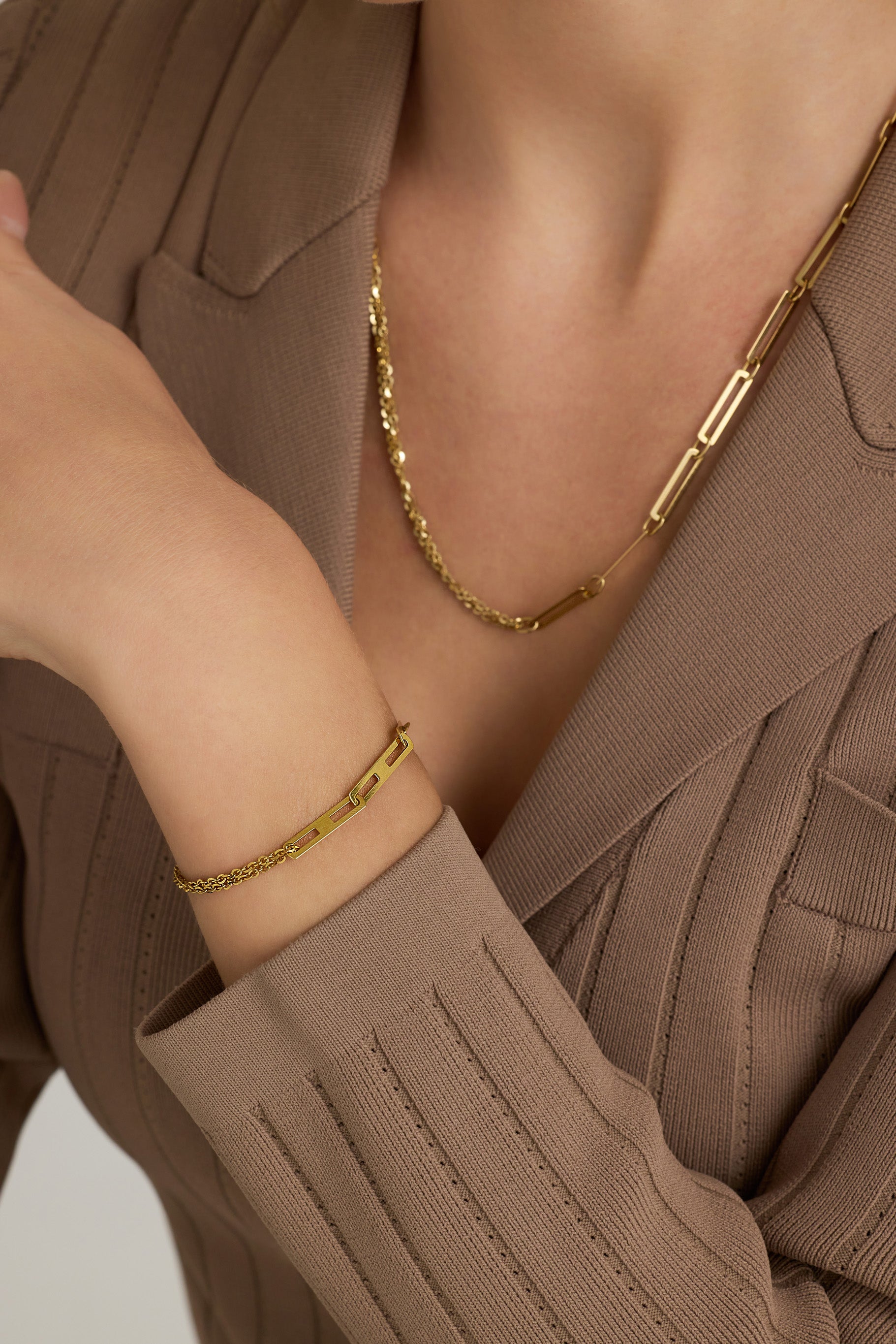 İkili Zincir ve Ataç Formlu Asimetrik Bileklik