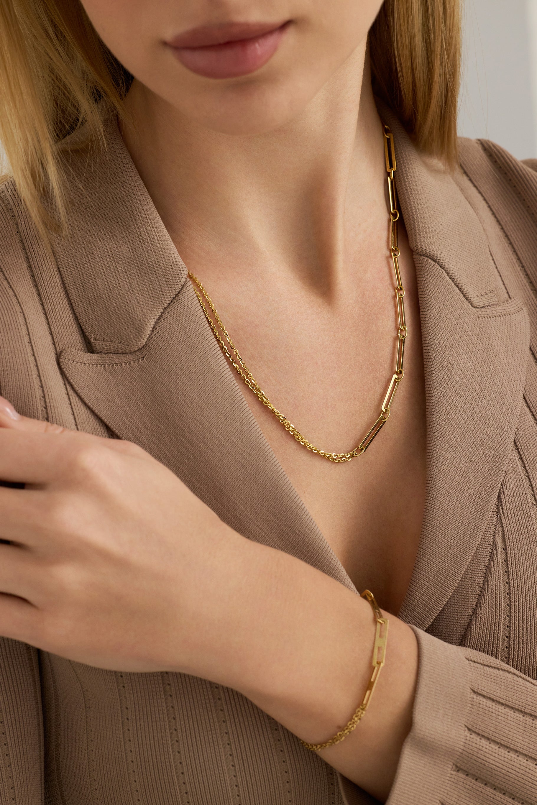 Asimetrik Ataç ve Çift Sıra Zincir Tasarım Kolye