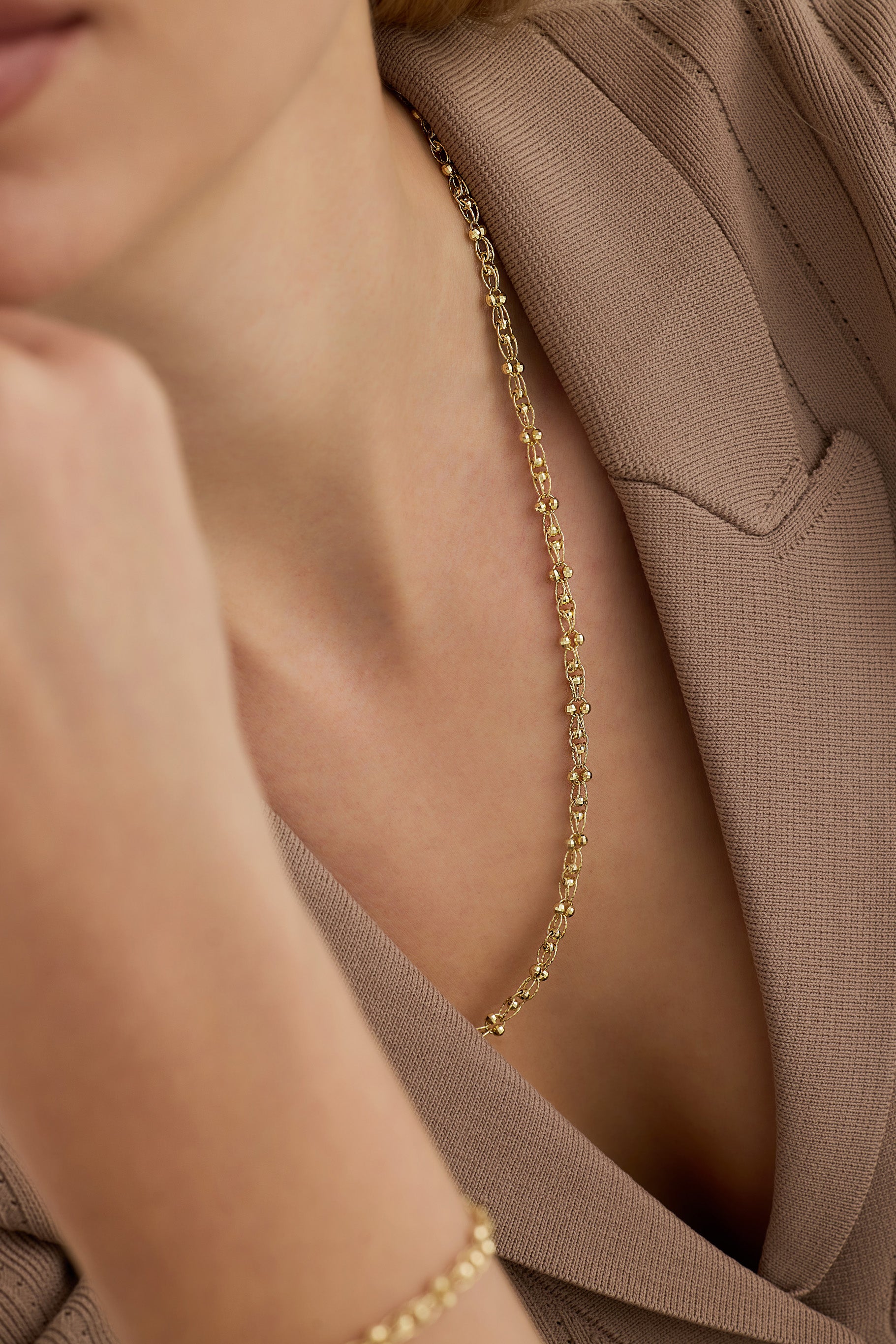 Işıltılı Küre Detaylı İnce Form Zincir Kolye