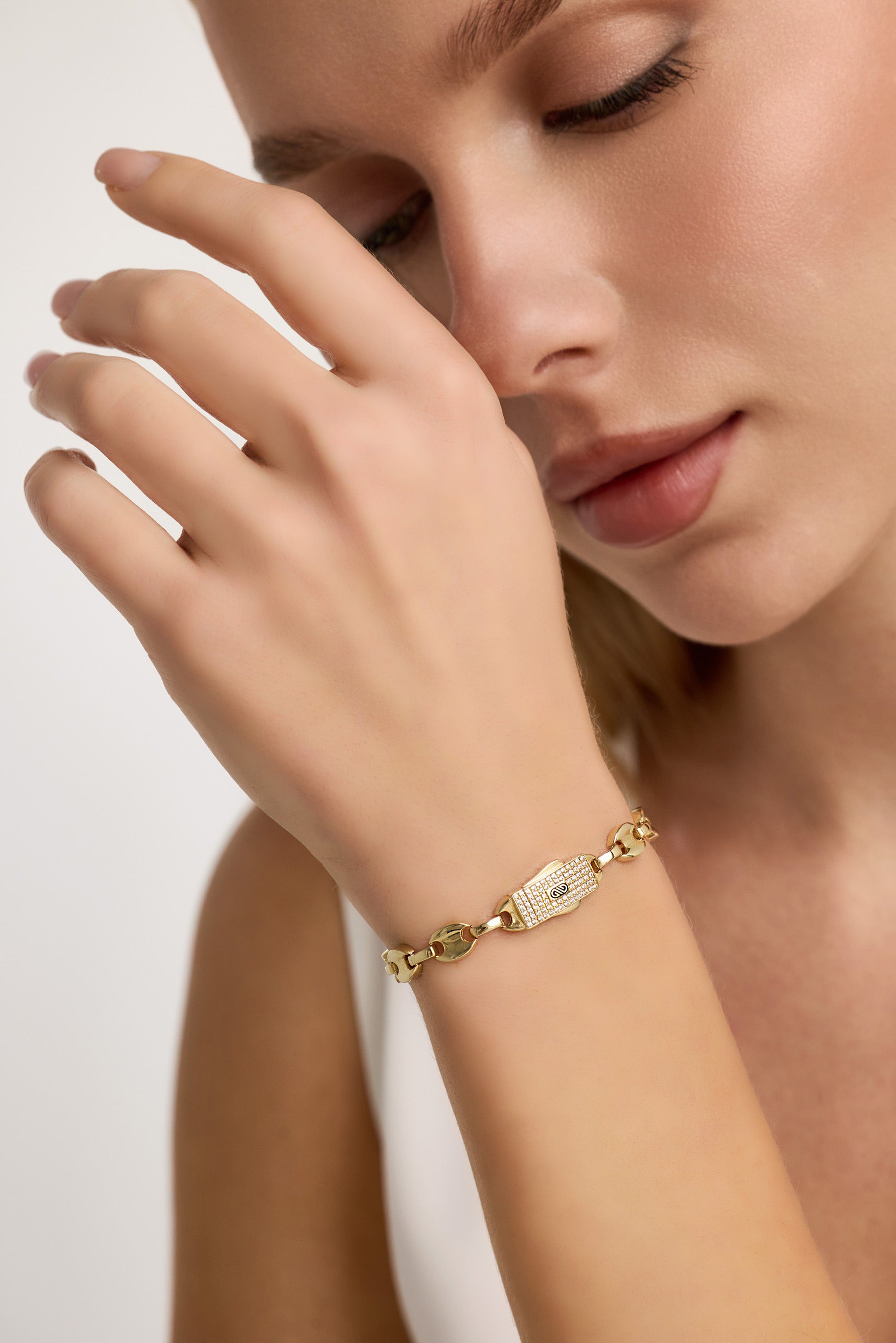 Taşlı Toka Detaylı Yassı Bileklik