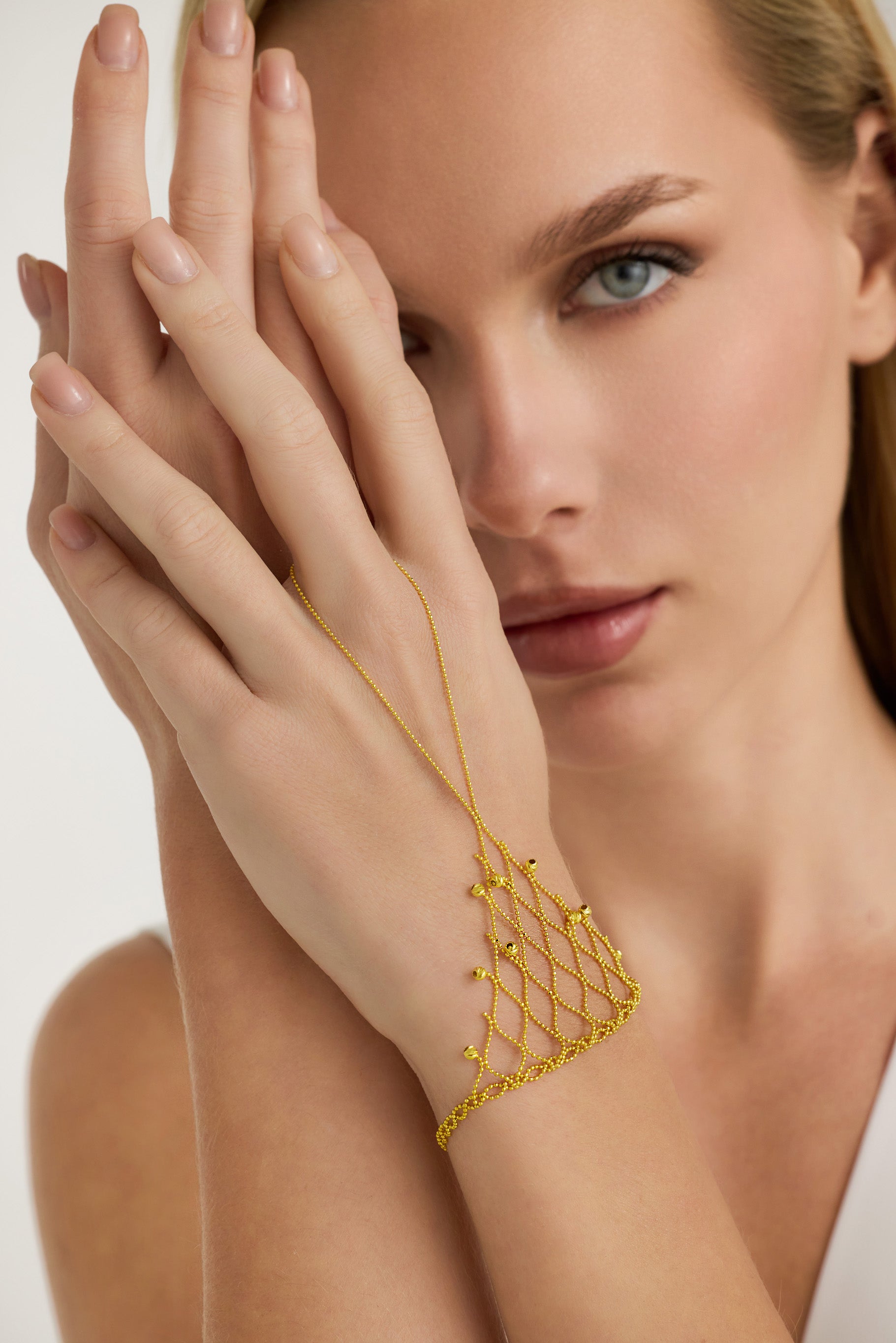 Ağ Desenli Şahmeran