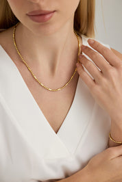 Altın Boncuklu Modern Form Zincir Kolye