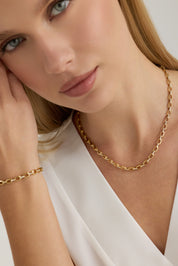 Taş Detaylı Geometrik Altıgen Form Zincir Kolye