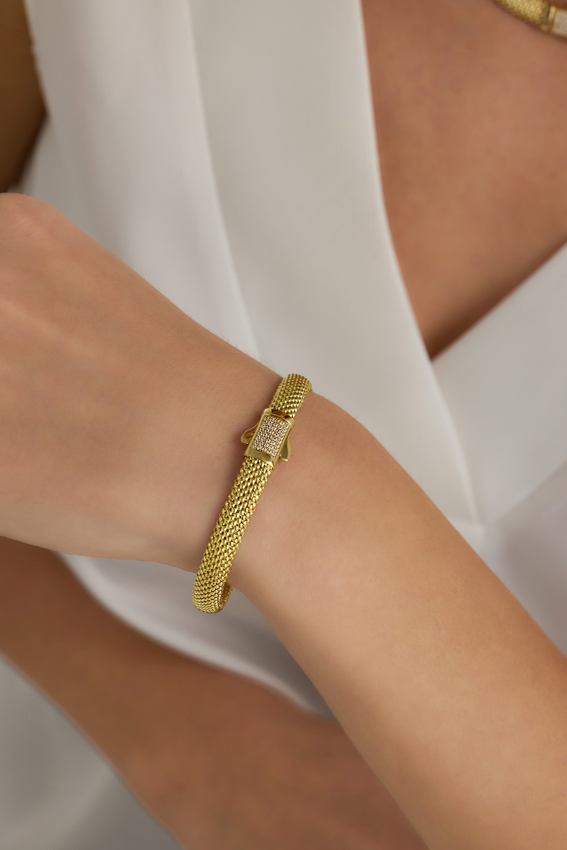 Dokulu Taşlı Kilit Detaylı Kelepçe Bileklik