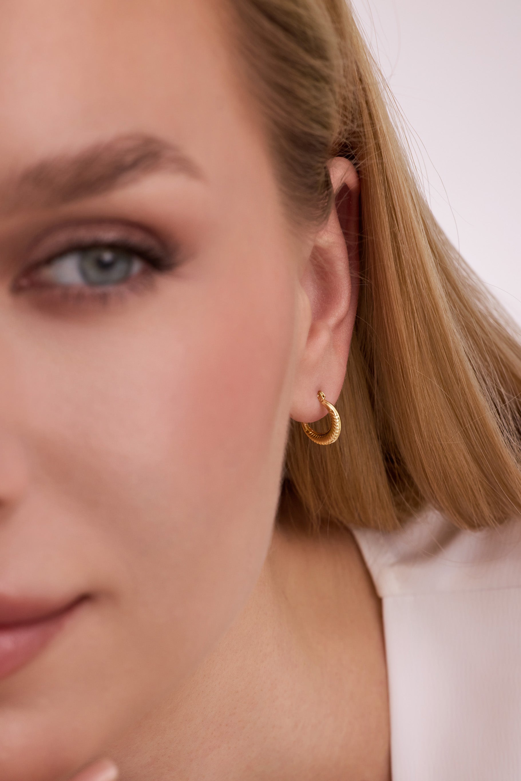 Altın Çizgili Damla Küpe