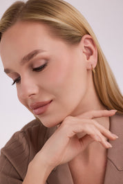 Kalp Formlu Kabartma Desenli Altın Küpe