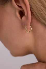 Altın Minimalist Kalp Form Halka Küpe