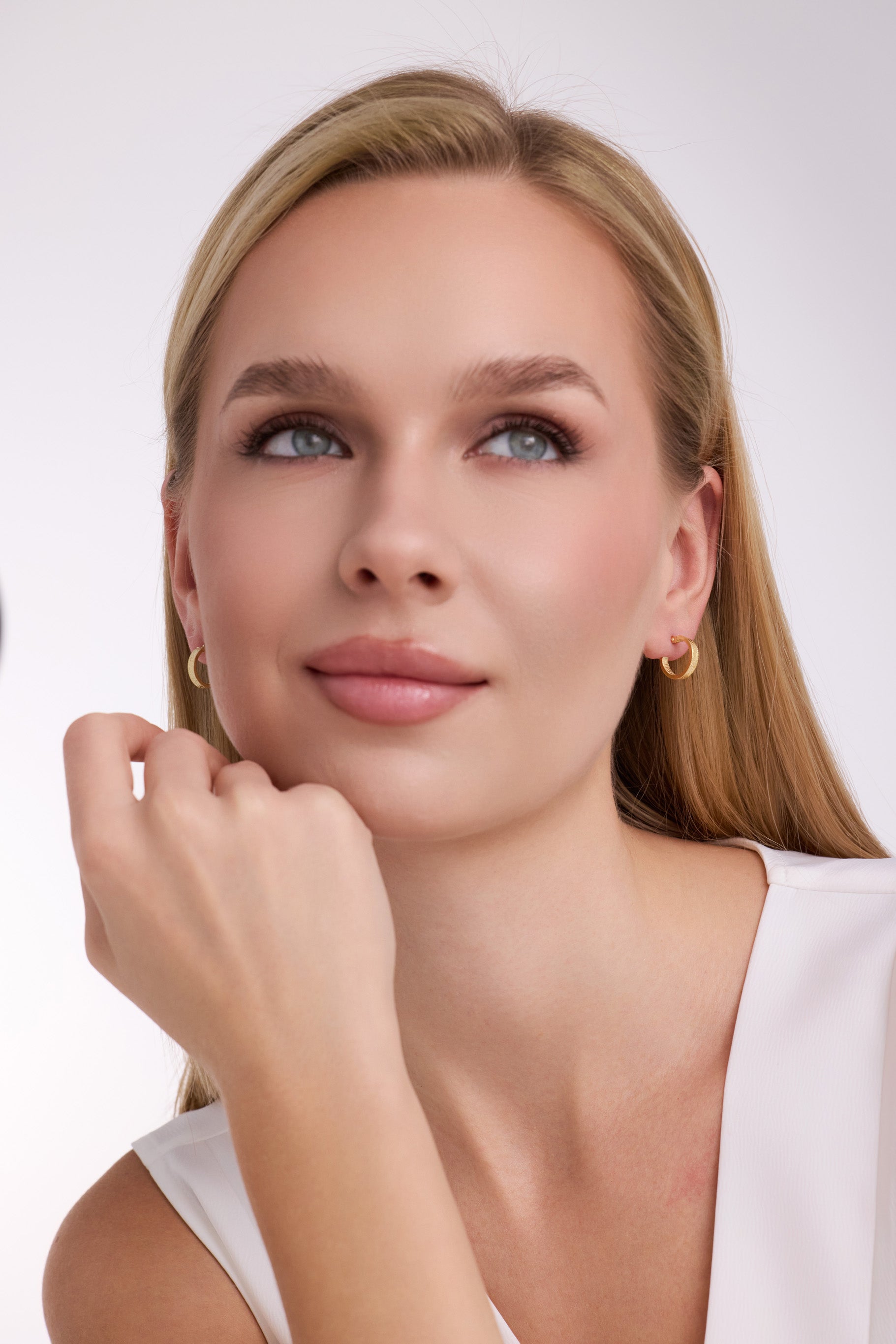 Altın Kabartma Desenli Altın Küpe