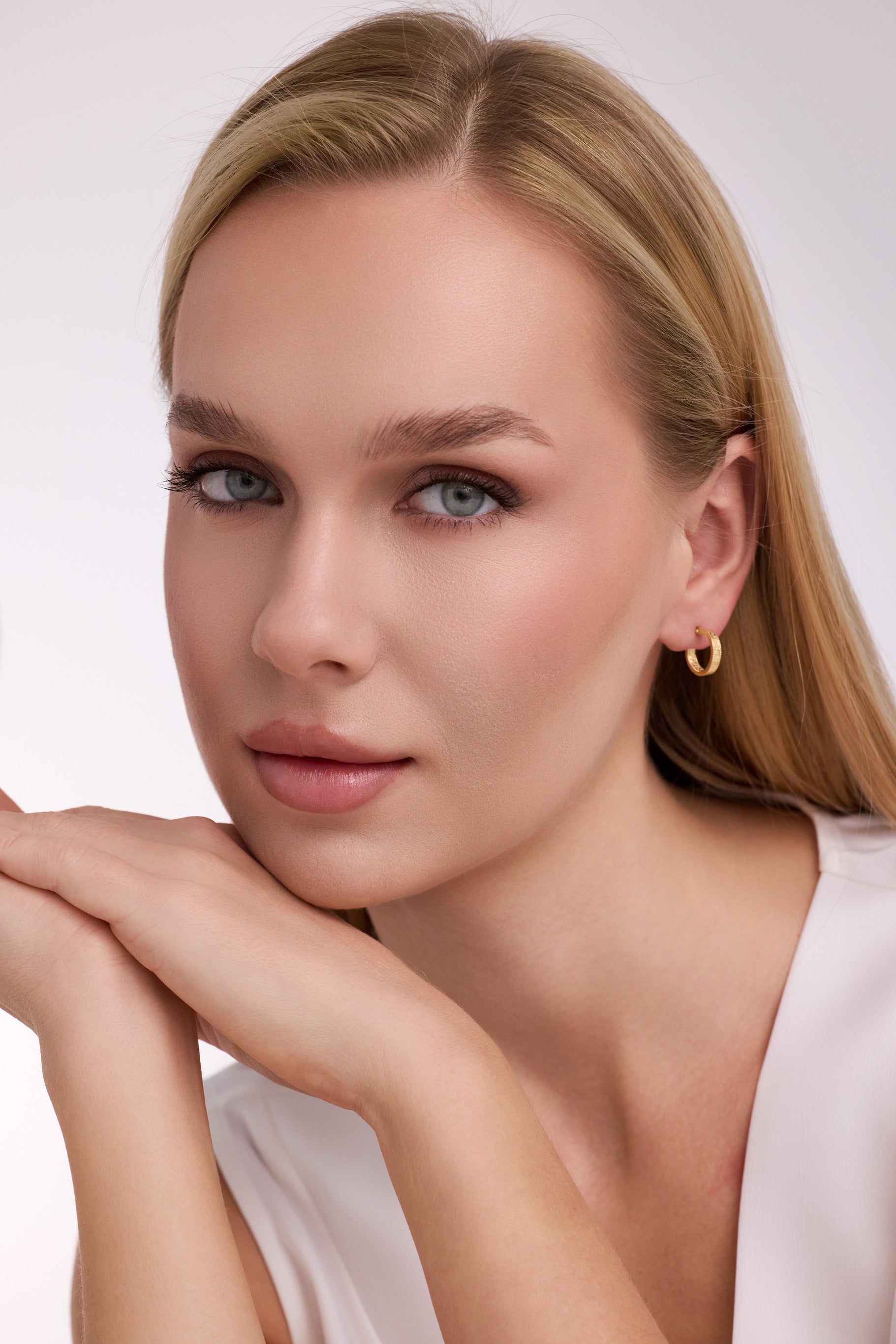 Altın Kabartma Desenli Altın Küpe