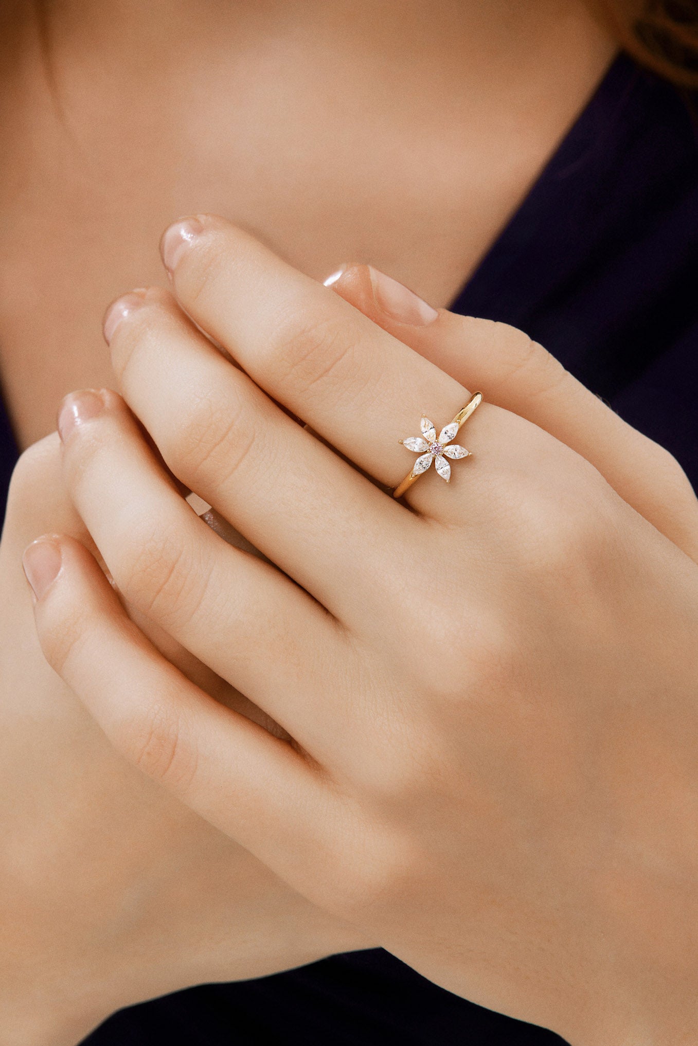 Taşlı Çiçek Tasarım Yüzük