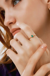 Oval Yeşil Taşlı Minimalist Tasarım Yüzük