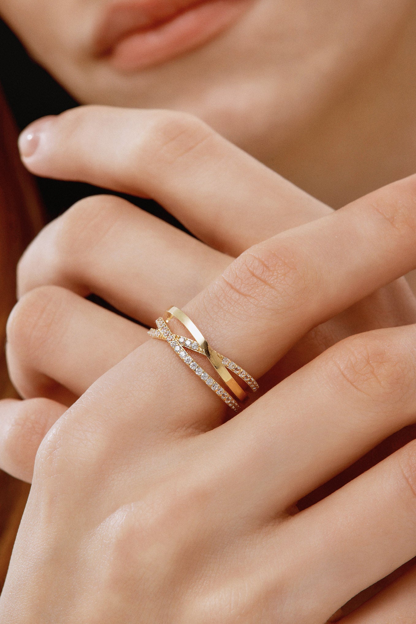 Üç Sıralı Taşlı Çapraz Tasarım Yüzük