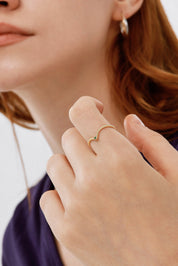 Yeşil Taşlı Minimal Burgu Yüzük