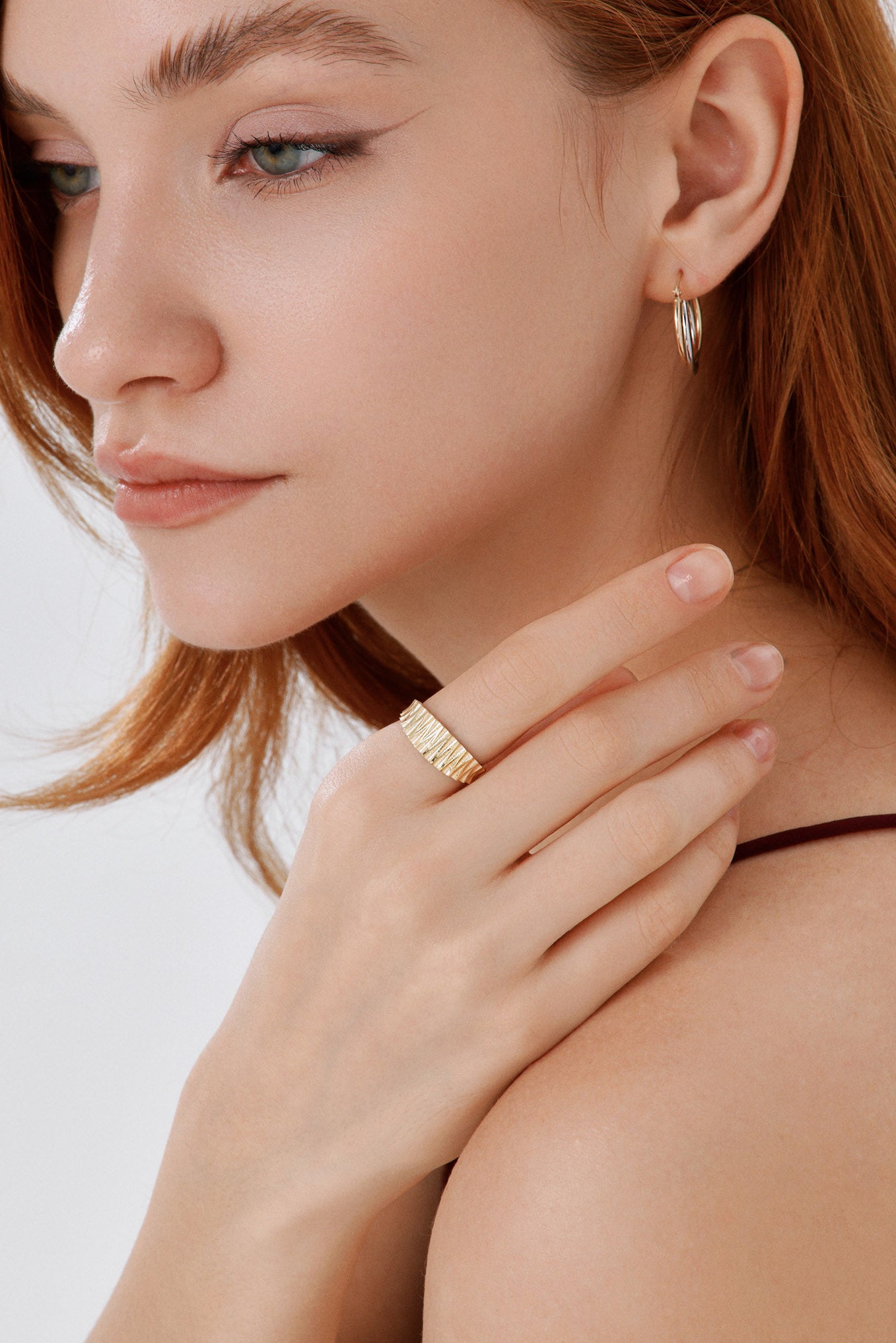 Mat Bitişli Geometrik Zikzak Yüzük