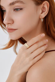 Mat Bitişli Geometrik Zikzak Yüzük