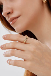 Sıralı Çizgi Dokulu Minimal Yüzük