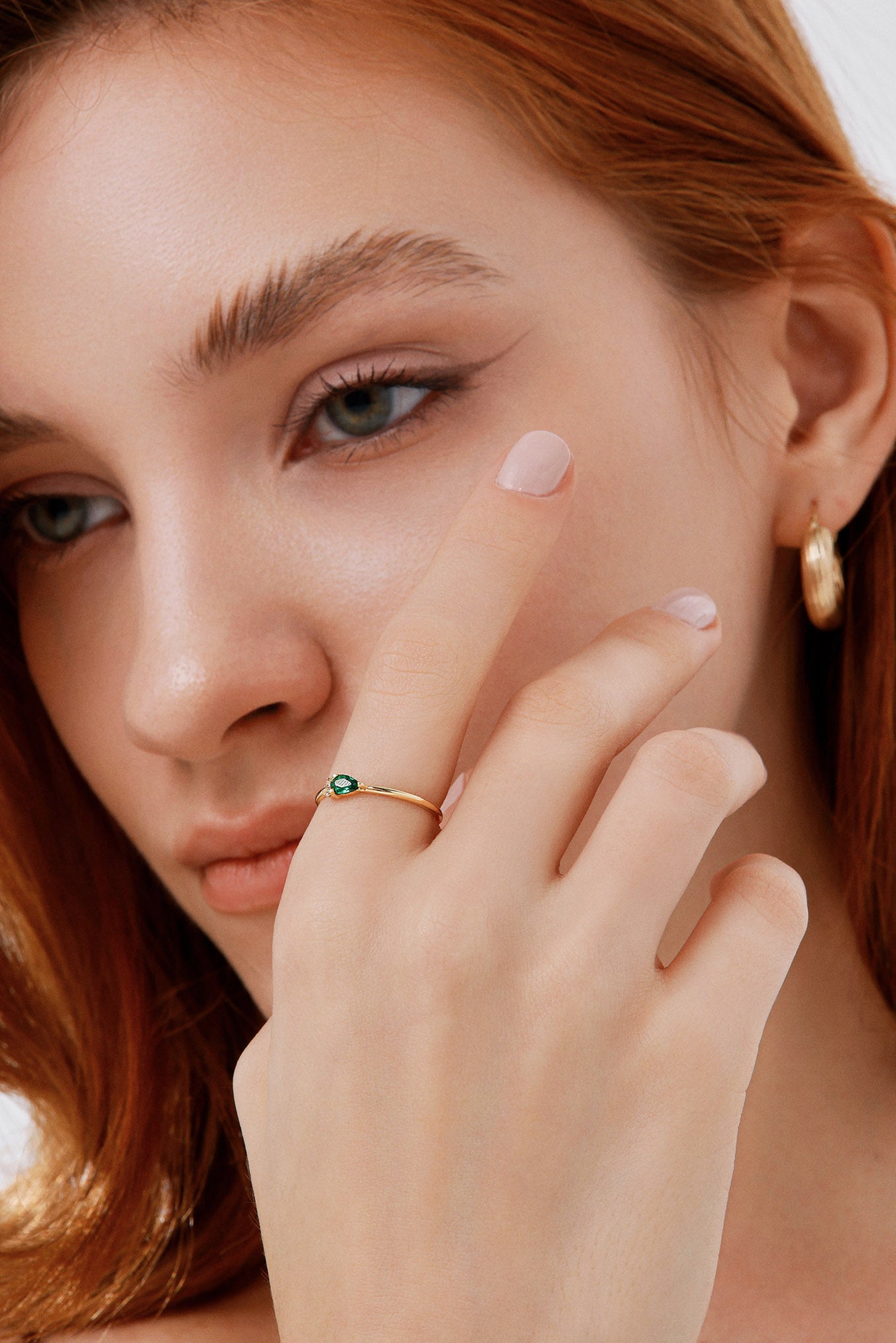 Damla Kesim Yeşil Taşlı Minimalist Altın Yüzük