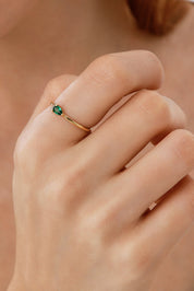 Oval Yeşil Taşlı Minimalist Tasarım Yüzük