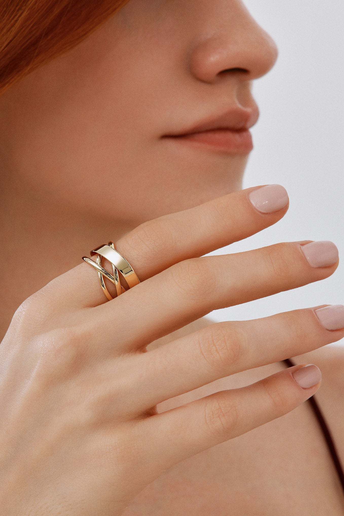 Geniş Bantlı Asimetrik Çapraz Tasarım Yüzük