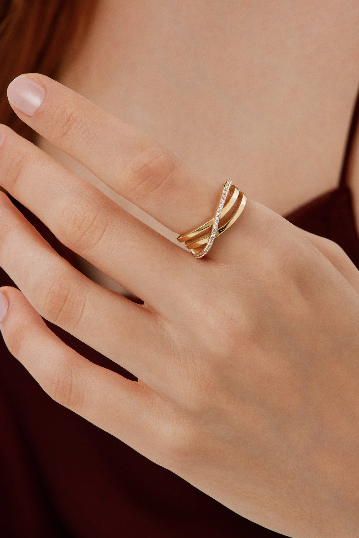 Üçlü Sarmal Formlu Tek Sıra Taşlı Yüzük