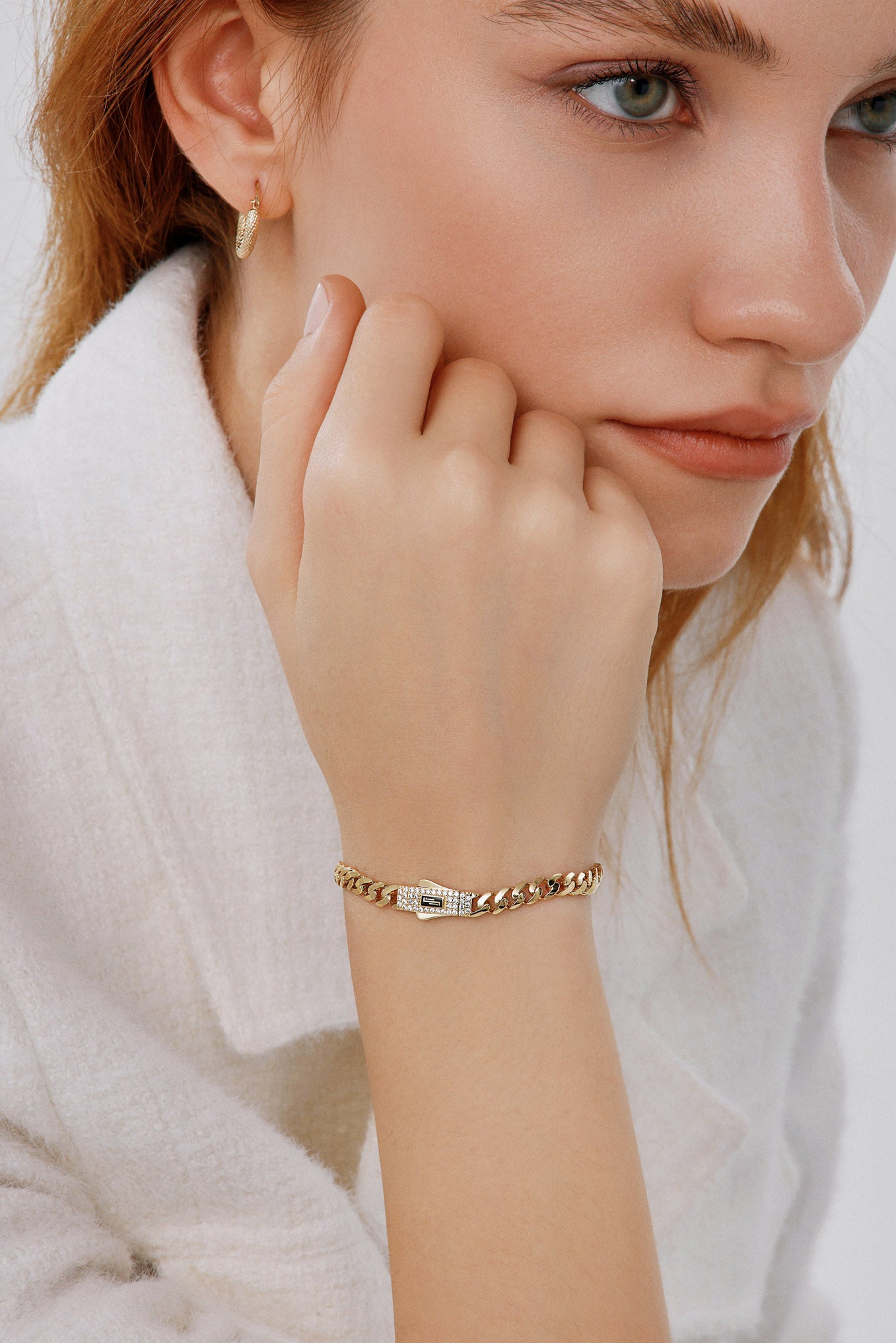 Sade Zincir Gövdeli Taşlı Kilit Bileklik